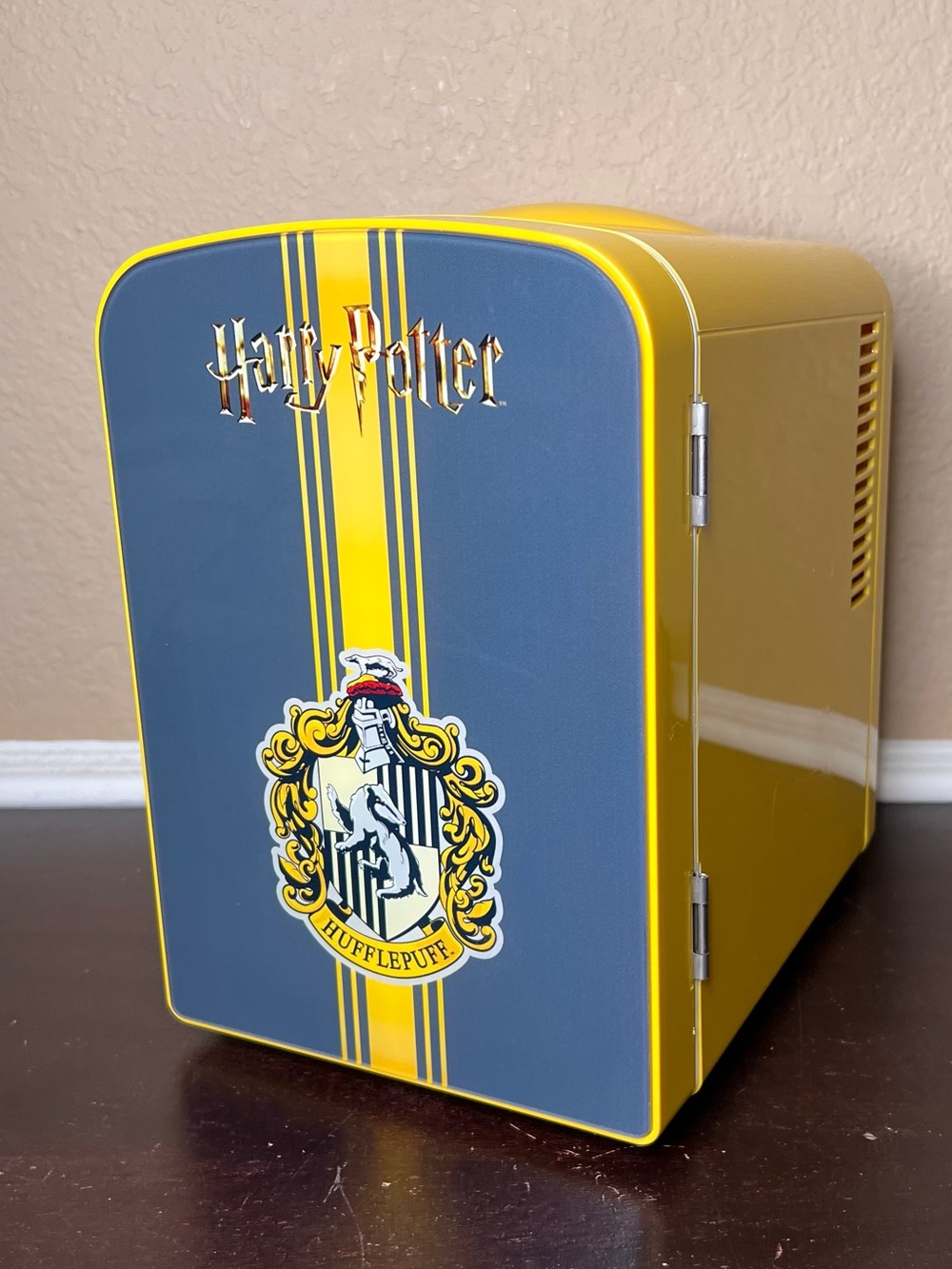 Harry Potter Hufflepuff Mini Fridge Thermoelectric Cooler 4L UKONIC Yellow